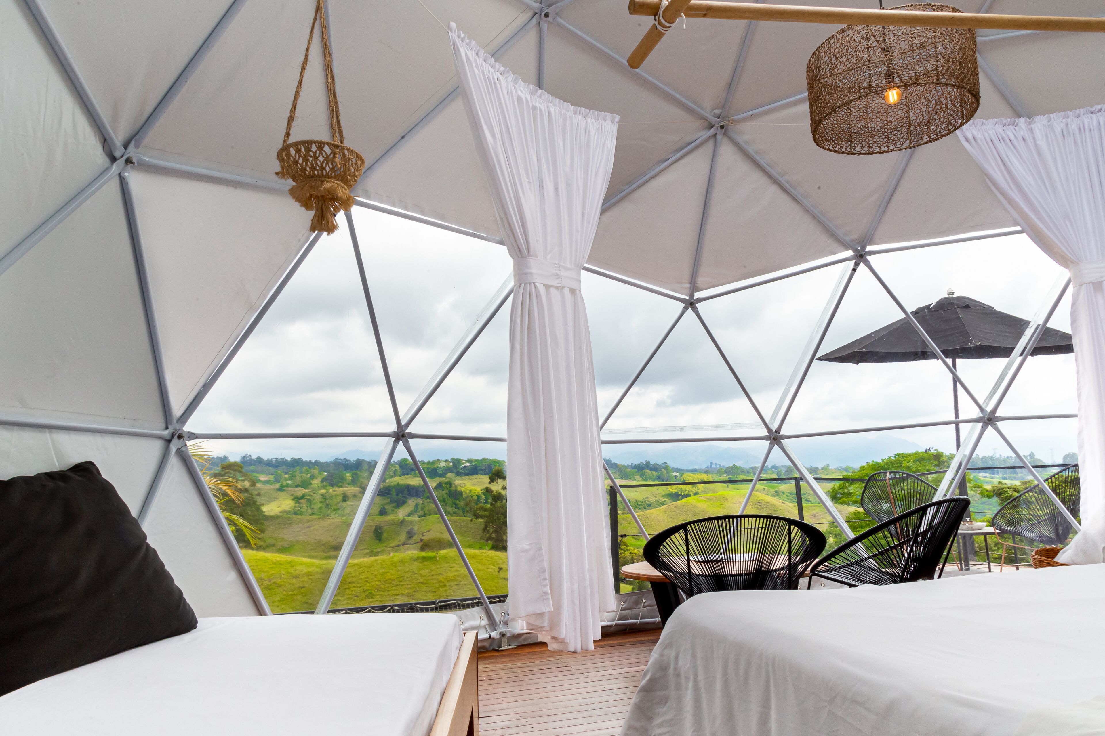 Tienda de lujo, vistas a la montaña | Wifi gratis y ropa de cama