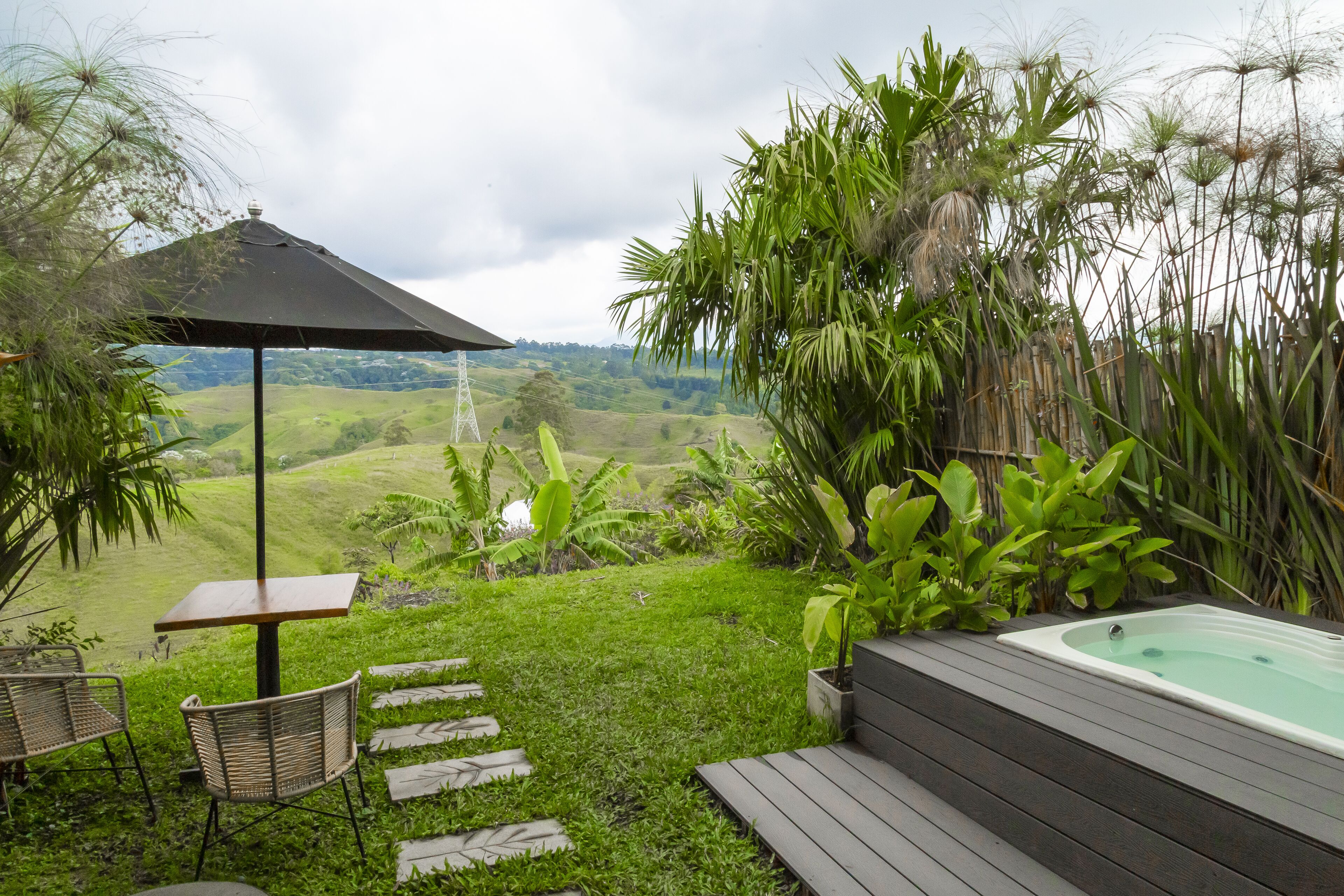 Habitación Deluxe, vistas a la montaña | Baño | Ducha y toallas