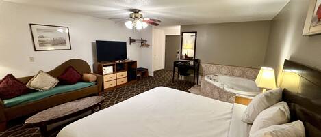 Standard Suite, 1 King Bed, Non Smoking, Hot Tub | Free WiFi