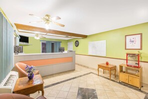 Lobby - Days Inn by Wyndham Denison IA (Denison)