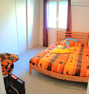 4 bedrooms, iron/ironing board, free WiFi