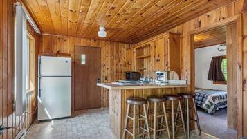 2 bedrooms, iron/ironing board, travel cot, free WiFi