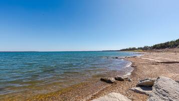 Camastros y toallas de playa