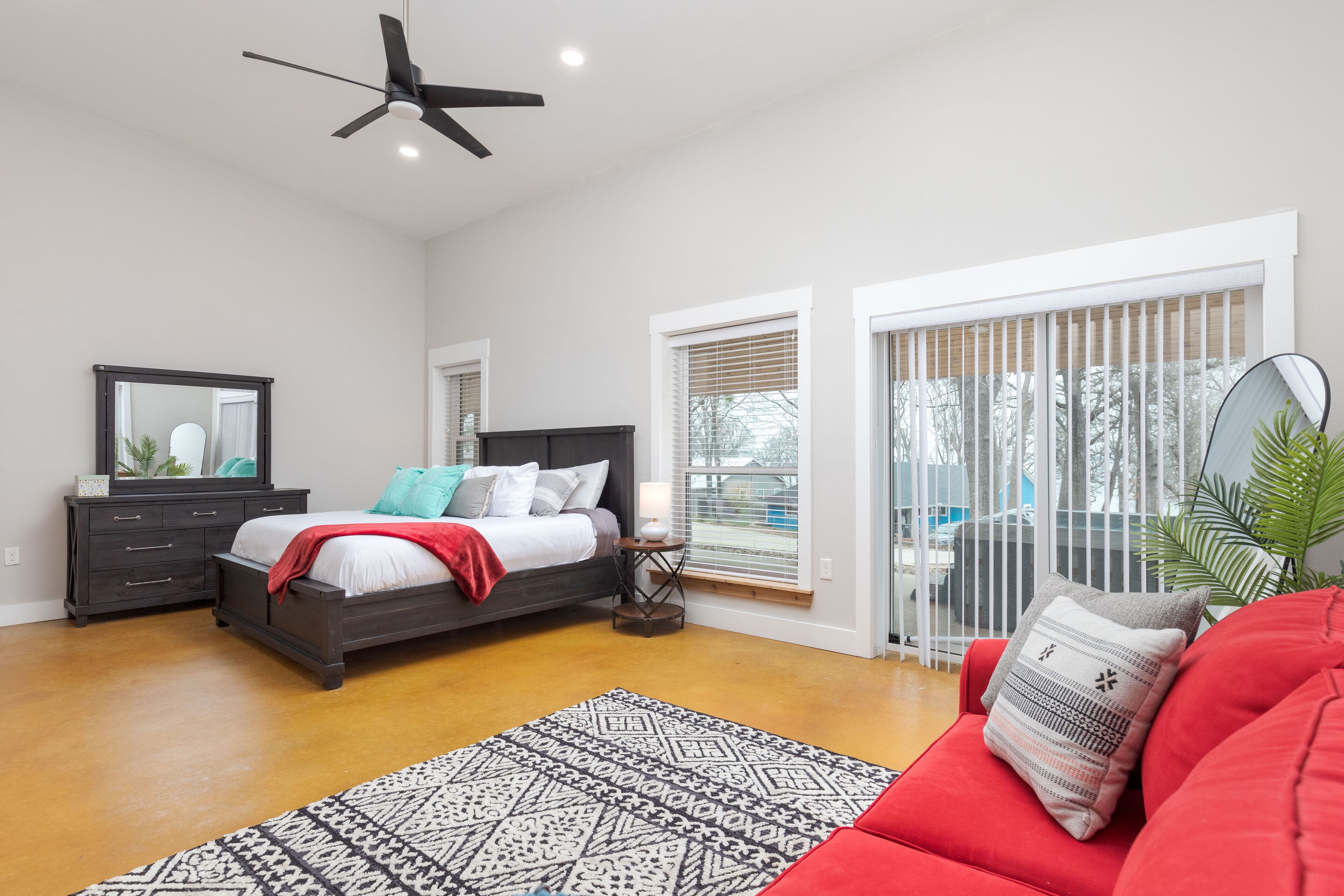 8 bedrooms, desk, iron/ironing board, WiFi