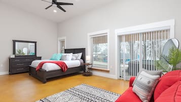 8 bedrooms, desk, iron/ironing board, WiFi