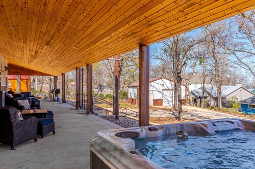 Luxury Lakehouse Private Group Getaway For The Whole Family 