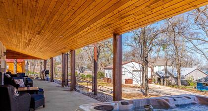 Luxury Lakehouse Private Group Getaway For The Whole Family