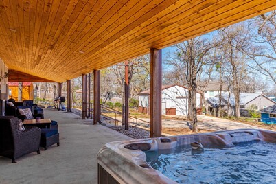 Luxury Lakehouse Private Group Getaway For The Whole Family 