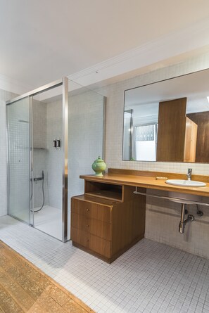 Hair dryer, bidet, towels, soap