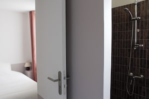 Habitación estándar | Decoración personalizada, wifi gratis y ropa de cama