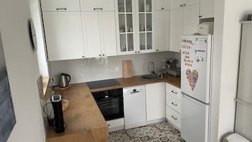 Geladeira, fogão, cooktop, lava-louças