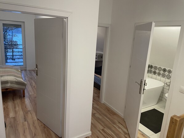 2 bedrooms, WiFi, bed sheets - Einfamilienhaus Max. 6 Gäste, 600m zum See, 300m zum Wald, Haustierfreundlich! (Lagówek)