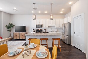 Mikrowelle, Ofen, Herdplatte, Geschirrspüler