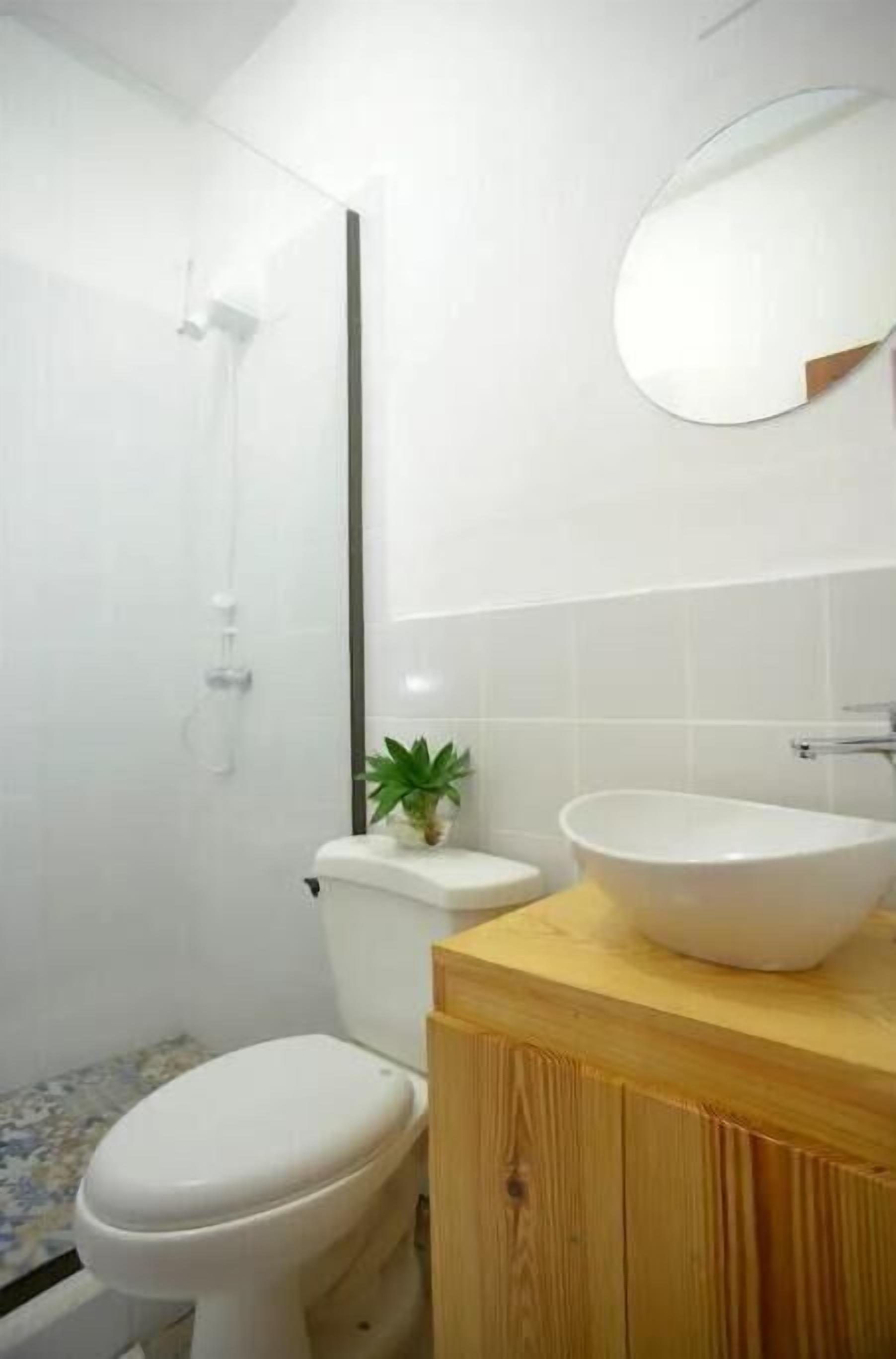 Haartrockner, Handtücher, Seife, Shampoo