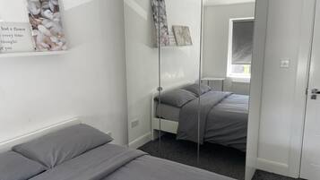 House | 1 bedroom, iron/ironing board, free WiFi, bed sheets