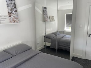 Casa | 1 habitación, tabla de planchar con plancha, wifi gratis y ropa de cama 