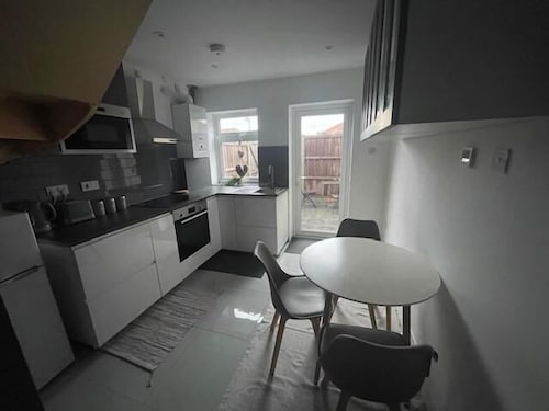 1bedhouse- London-sleeps 4- Close to Attractions