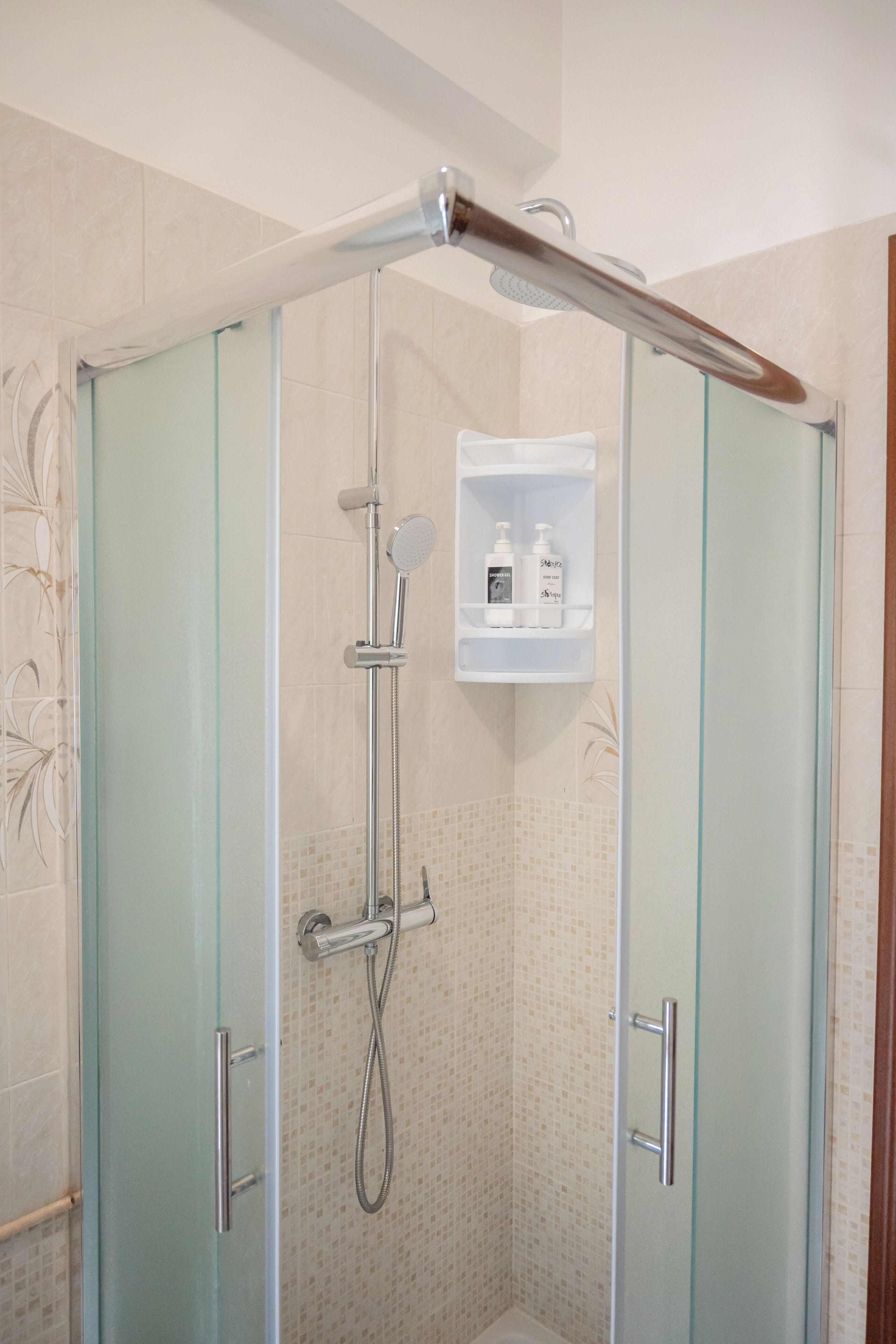 Dusche, Haartrockner, Bidet, Handtücher