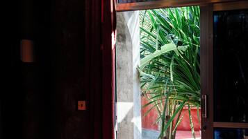 Exclusive Studio, Balcony | Individually decorated, bed sheets
