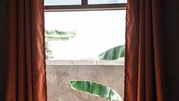 Deluxe Double Room, Bathtub | Individually decorated, bed sheets