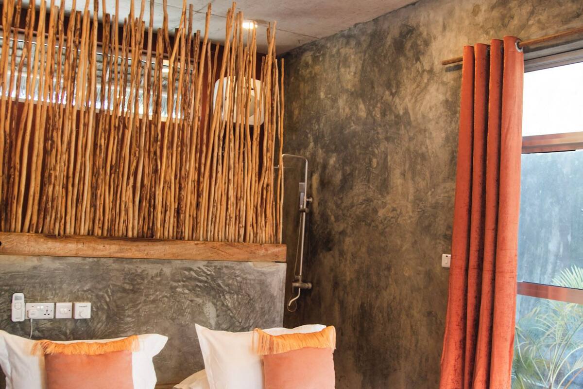 Exclusive Studio, Balcony | Individually decorated, bed sheets
