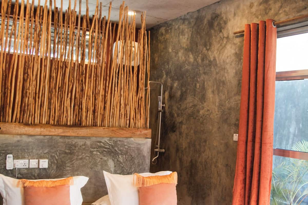 Exclusive Studio, Balcony | Individually decorated, bed sheets