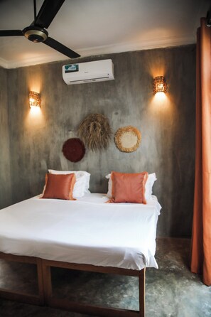 Habitación Deluxe doble, bañera | Decoración individual y ropa de cama