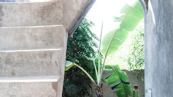 Exclusive Studio, Balcony | Individually decorated, bed sheets