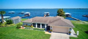 Tranquil Lakefront Retreat