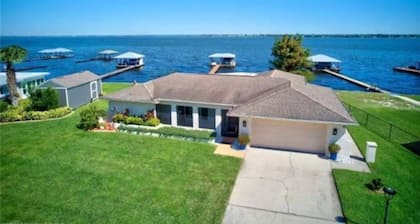 Tranquil Lakefront Retreat