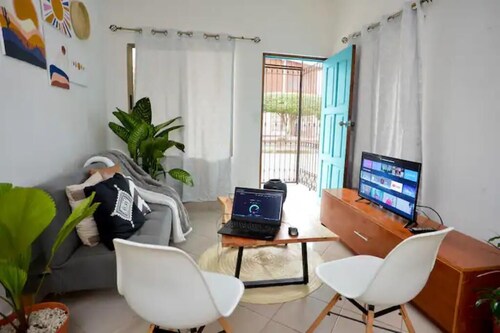 Double Queen Suite w/parking near La Calzada +Wifi