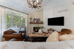 智能電視、壁爐、 辦公室