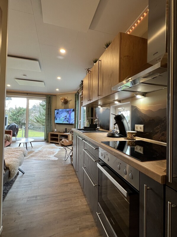 Réfrigérateur, four, plaque de cuisson, lave-vaisselle