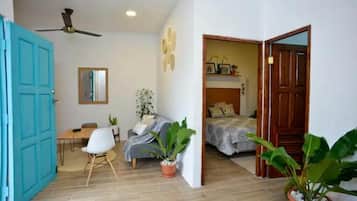 1 quarto, escrivaninha, ferros/tábuas de passar roupa, Wi-Fi de cortesia