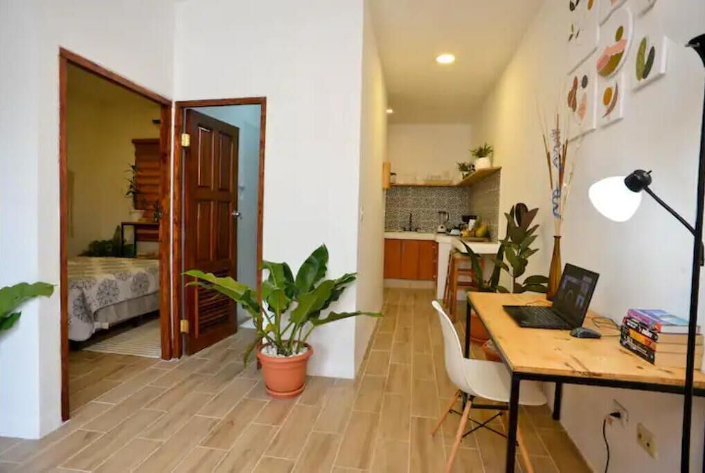 1 habitación, escritorio, tabla de planchar con plancha y wifi gratis 