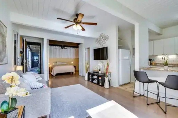 1 habitación, tabla de planchar con plancha, wifi gratis y ropa de cama