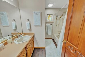 Regadera, tina de hidromasaje, amenidades de baño ecológicas 