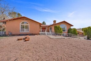 Exterior - NEW! Spacious, Game Room, PingPong, Yoga, Golf, PB (Sedona)