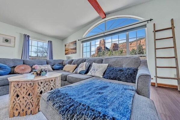 智能电视、壁炉、电子游戏、桌上足球