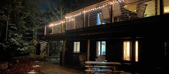 Cozy chalet with hot tub and ski resort view

