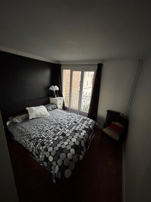 2 chambres, fer et planche à repasser, Wi-Fi, draps fournis