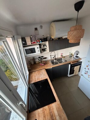 Micro-ondes, four, plaque de cuisson, lave-vaisselle