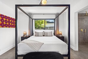 4 bedrooms, desk, iron/ironing board, free WiFi - Entire villa, North Miami Beach with pool on canal! (Miami)