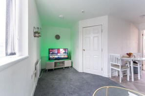 Interior - 1 Bedroom Apartment - Netflix - Ensuite -   Close To City Centre And NEC (Birmingham)