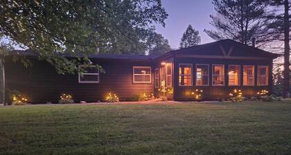 POND IN THE PINES CABIN -COMPLETELY RENOVATED ON 27 ACRES - POND-HOCKING HILLS