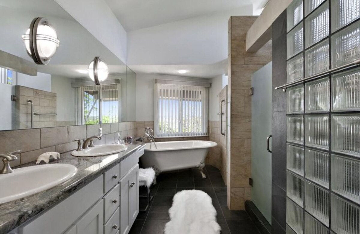 Photo 5 of New to market-Executive, custom home with a great view & heated pool 2020 008080