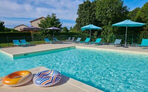 حمّام سباحة مُدفَّأ