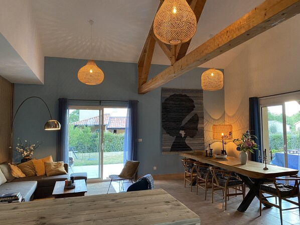 المنشأة من الداخل