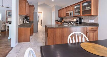 Spacious, modern, comfortable & 0.6 miles to everything in the Historic Village.