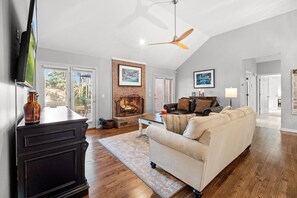 Smart TV, fireplace, ping pong